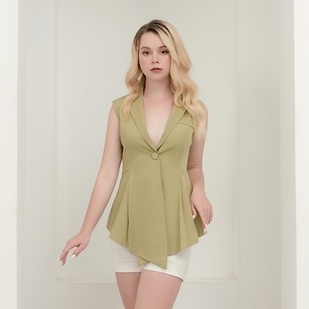 Áo Vest xanh cốm kèm quần short trẻ trung kiểu dáng mới lạ - THIẾT KẾ CAO CẤP | BigBuy360 - bigbuy360.vn