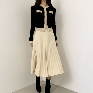 Bộ áo Sweater dáng ôm + chân váy dệt kim lưng cao phối nút xinh xắn cho nữ