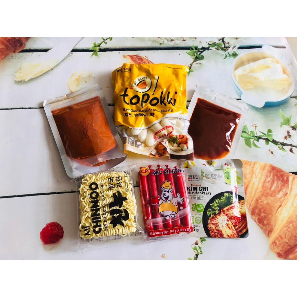 500G TOKPOKKI PHÔ MAI + SỐT + ỚT + KIM CHI + MÌ CHINNOO + XÚC XÍCH