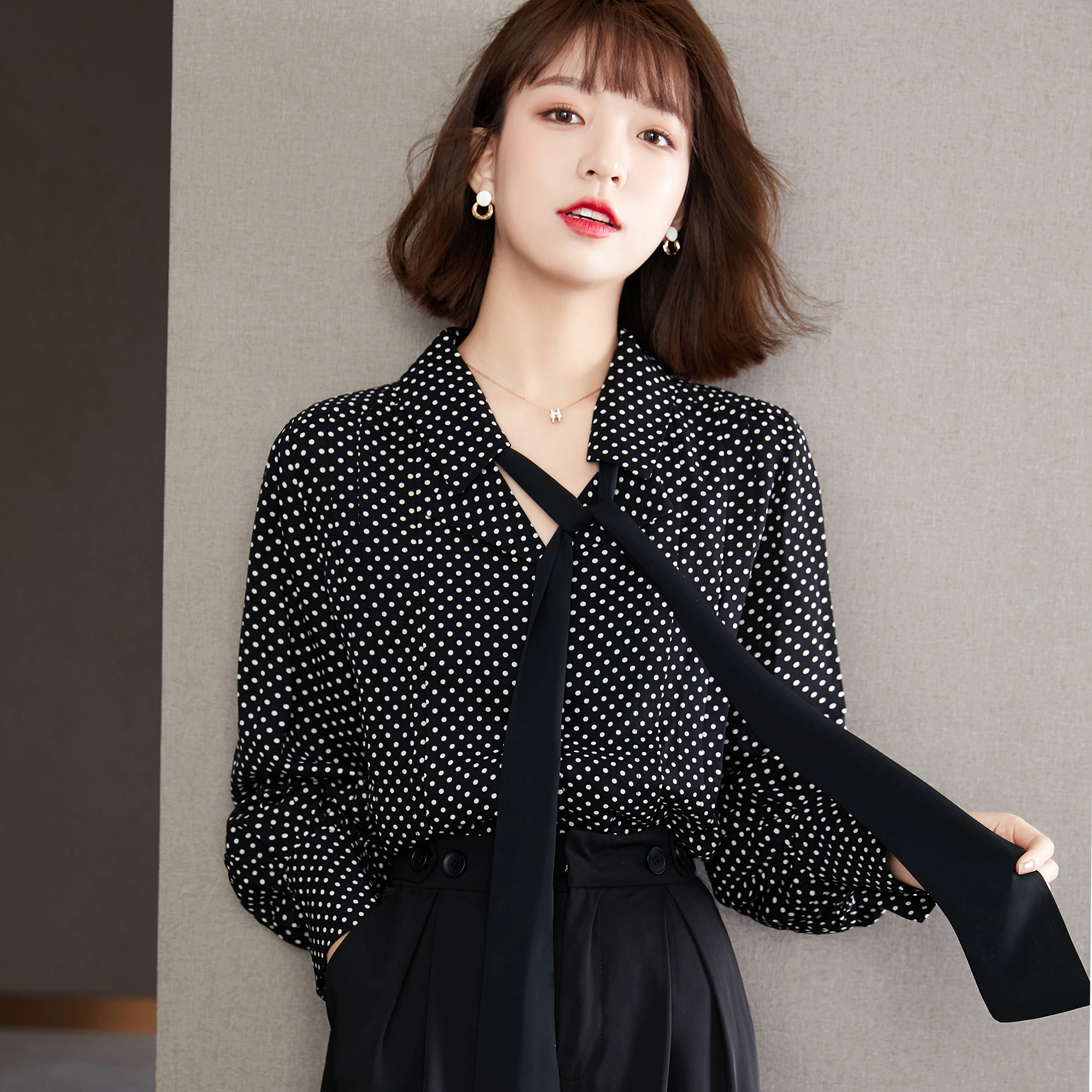 Year 2021 small spring temperament Veel Shuiyubo Dots Women's long-sleeved bow tie shirt