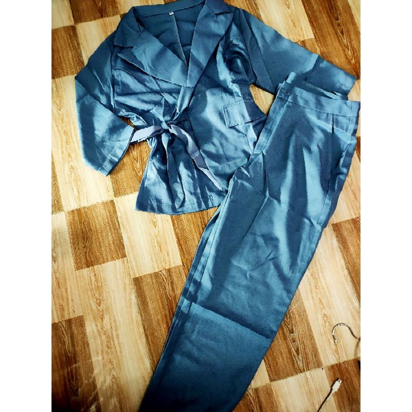 Set vest thiết kế cho nữ