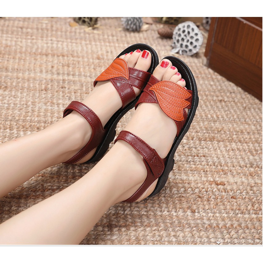 Giày quai hậu nữ màu đỏ chống trượt