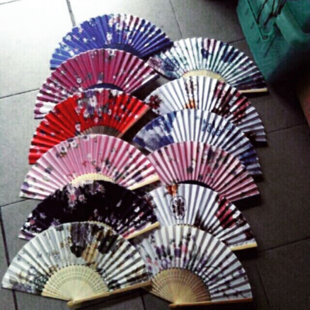 Sỉ 14k..Quạt công chúa đẹp