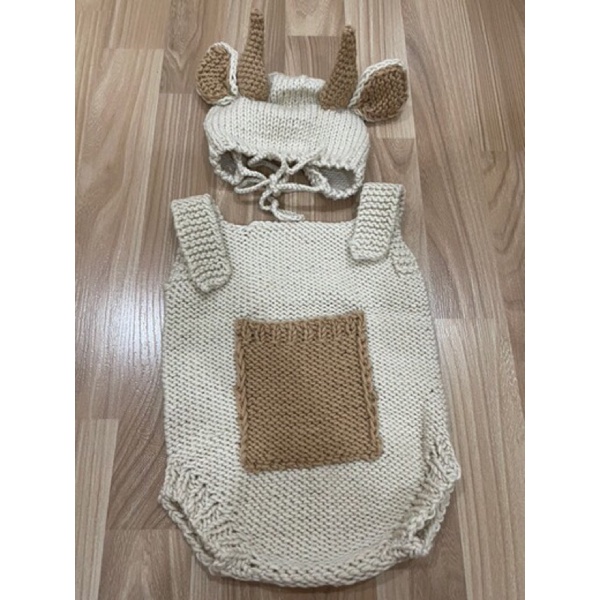 Bộ len móc hình trâu cho bé