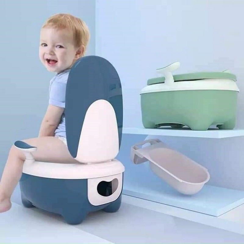 Bô vệ sinh cho bé kèm chổi vệ sinh tiện lợi – Bô ngồi hình chim cánh cụt ngộ nghĩnh chất liệu nhựa cao cấp – GD027