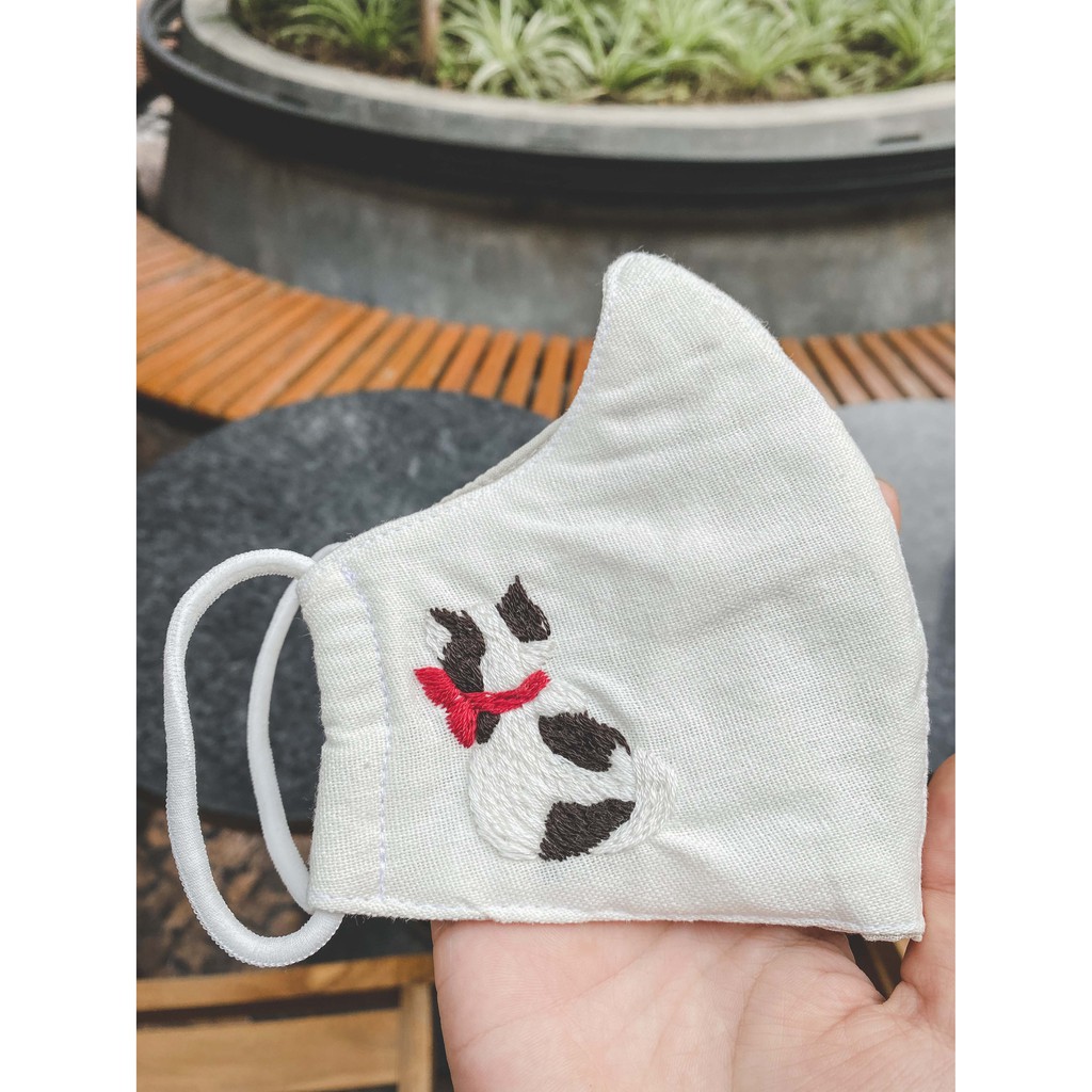 Khẩu trang vải linen thêu tay 3 lớp thêu mèo - 3 Plyer Hand Embroidered Linen Face Mask | BigBuy360 - bigbuy360.vn