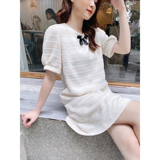 Váy ren be kèm nơ xinh