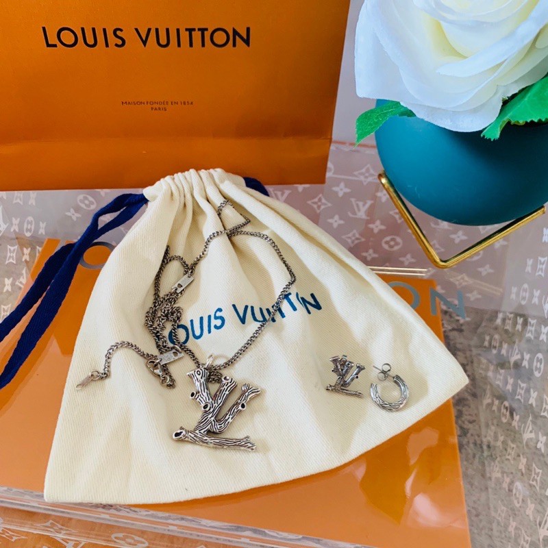 Bông tai/ khuyên tai thiết kế cá tính thương hiệu Louis Vuitton LV cao cấp cho cả nam và nữ hàng 1-1 vip