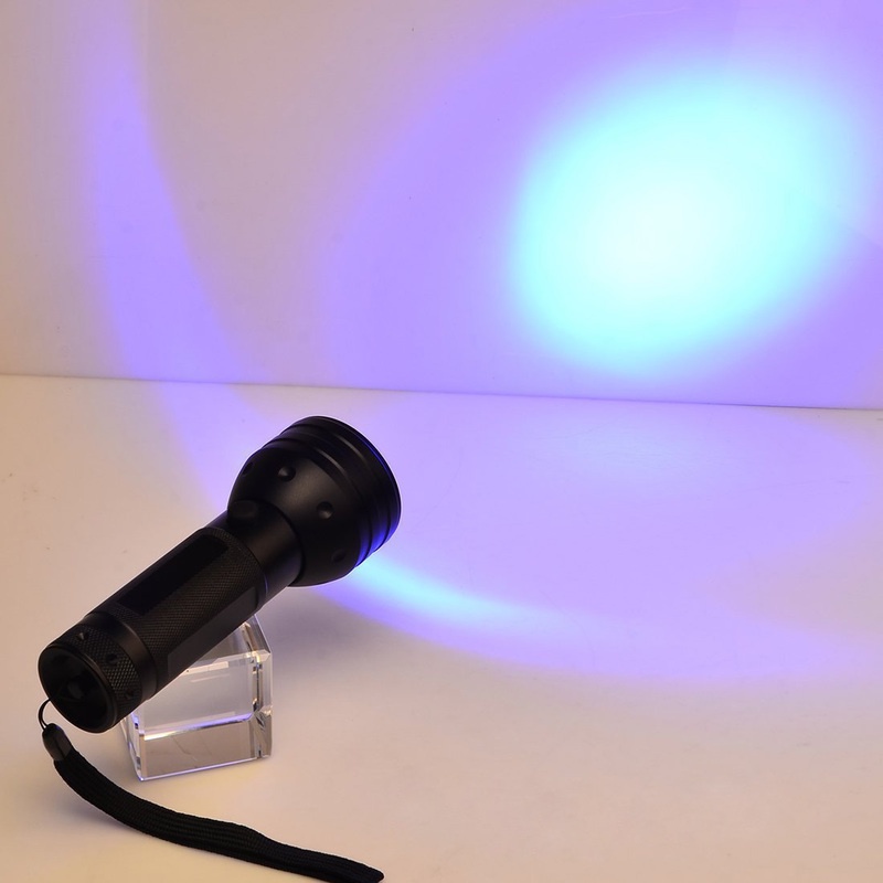 Đèn Pin Led 51 Bóng UV Không Cần Pin Dùng Để Dò Kim Ngân Hàng Và Thú Cưng