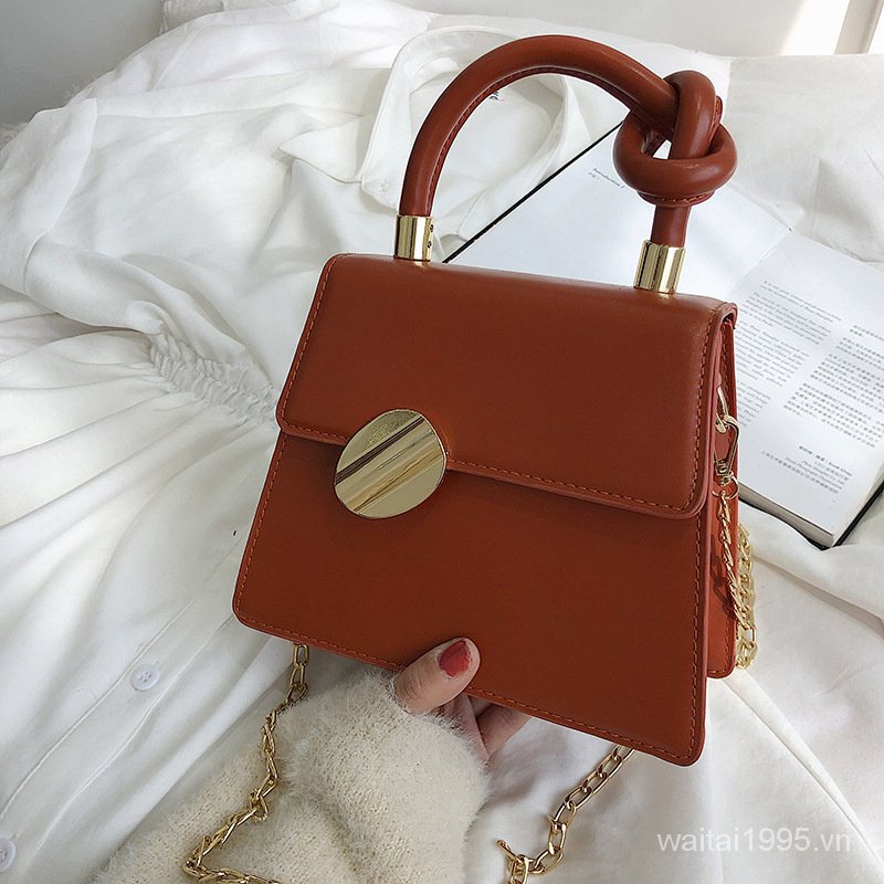 Túi Đeo Vai Hình Vuông Cỡ Nhỏ Phối Dây Xích Kiểu Pháp Cổ Điển Thời Trang