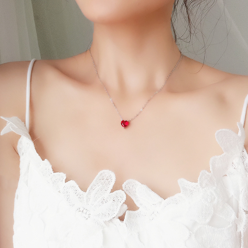 Vòng cổ mặt trái tim đính đá zircon đỏ