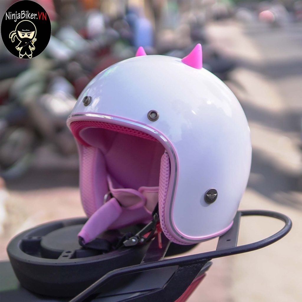 Mũ bảo hiểm NTMAX trắng lót hồng tặng kèm sưng nhọn mini màu hồng