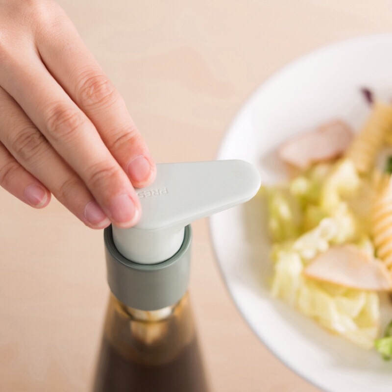 Vòi nhấn thay thế -cho nắp chai lọ nước tương , nước mắm , sữa tắm , dầu gội tiện lợi 0011