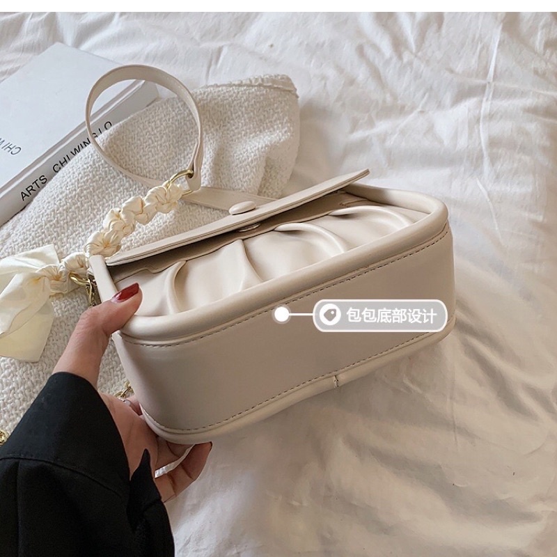 Túi đeo chéo nữ da nhúm khoá cúc dây đeo kèm khăn Zulias