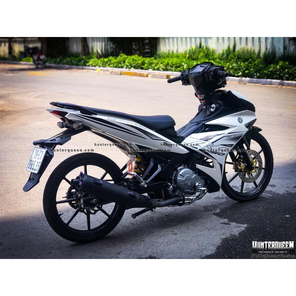 Tem rời RC trắng đen dán xe Ex150. Chống nước, độ dính cao, không bay màu