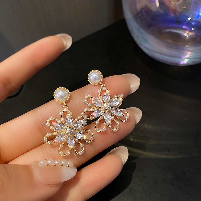 Bông Tai Hình Hoa Đính Ngọc Trai Thời Trang Dân Tộc