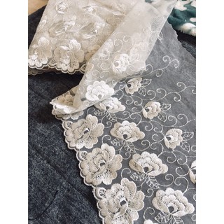Ren lưới thêu màu trắng ngà