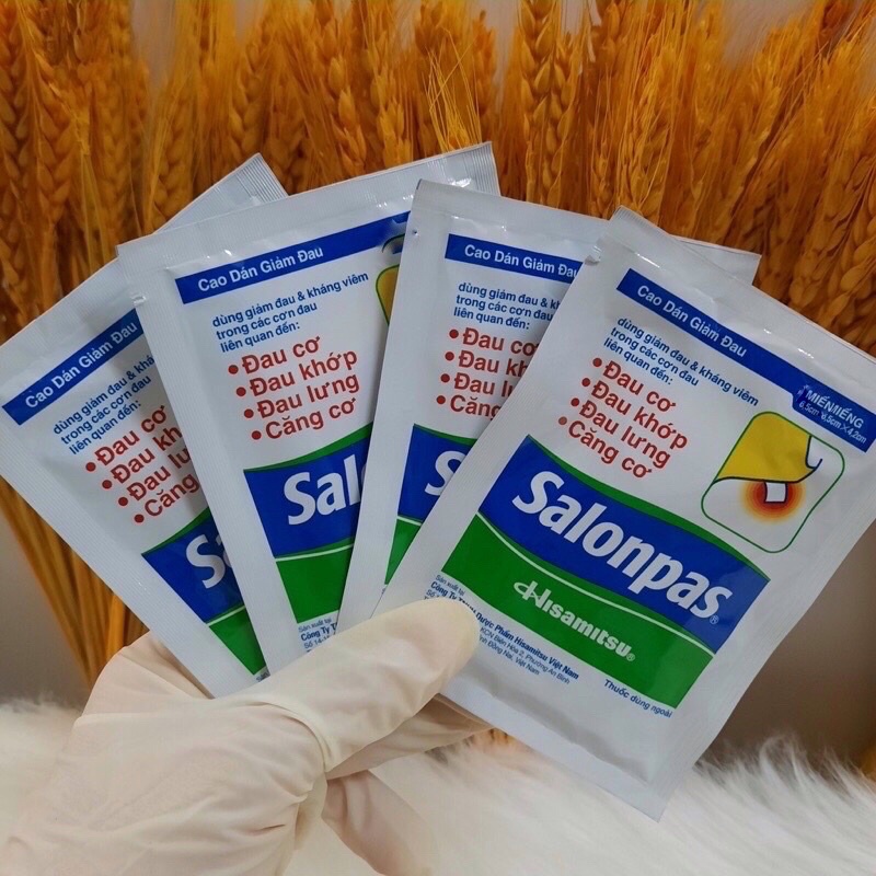 1 Hộp Cao dán giảm đau Salonpas 100 miếng( 50 bao x 2 miếng )