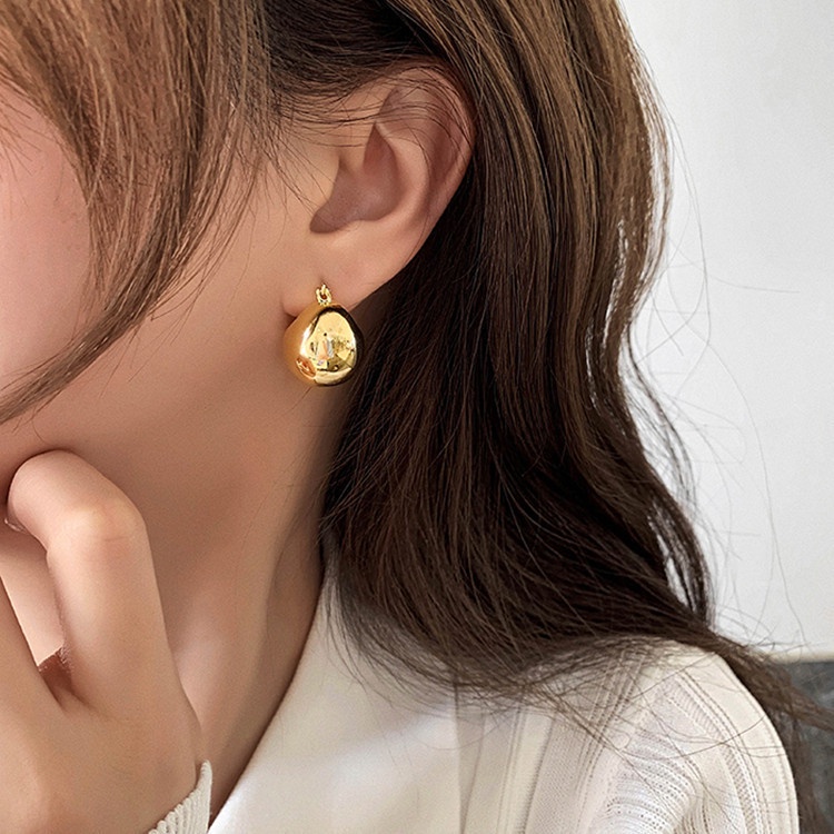 Bông Tai Quả Cầu Nhỏ Bằng Đồng Thau Mạ Kim Loại Dày Sang Trọng Cá Tính Dành Cho Nữ