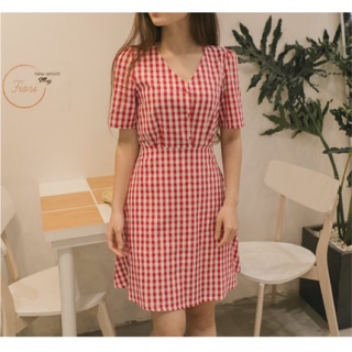 Váy kẻ đỏ vintage
