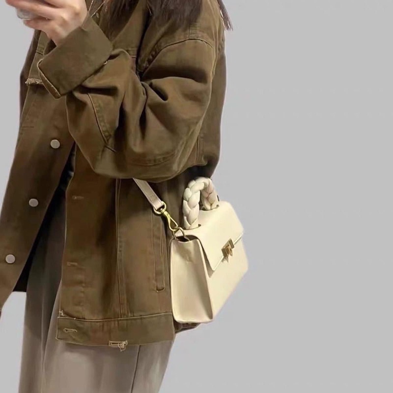 Túi cnk khoá nơ xích đeo chéo siêu xinh