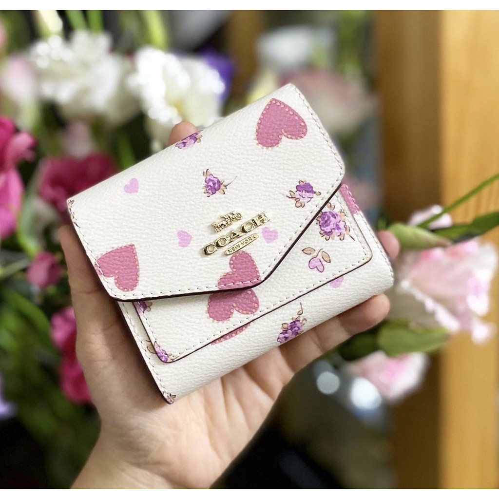 Ví cầm  tay Nữ COACH LOVE TRI-FOLD WALLET