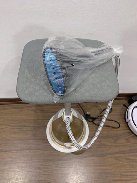 Bàn là hơi nước cây đứng HX - 615 có bàn đứng là