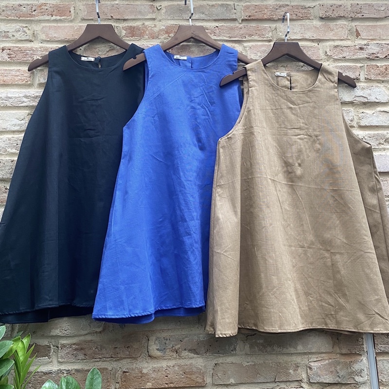 Áo Yếm JIJI TOP thiết kế form A chi tiết nút bọc và phần xẻ lưng quyến rũ màu đen chất linen