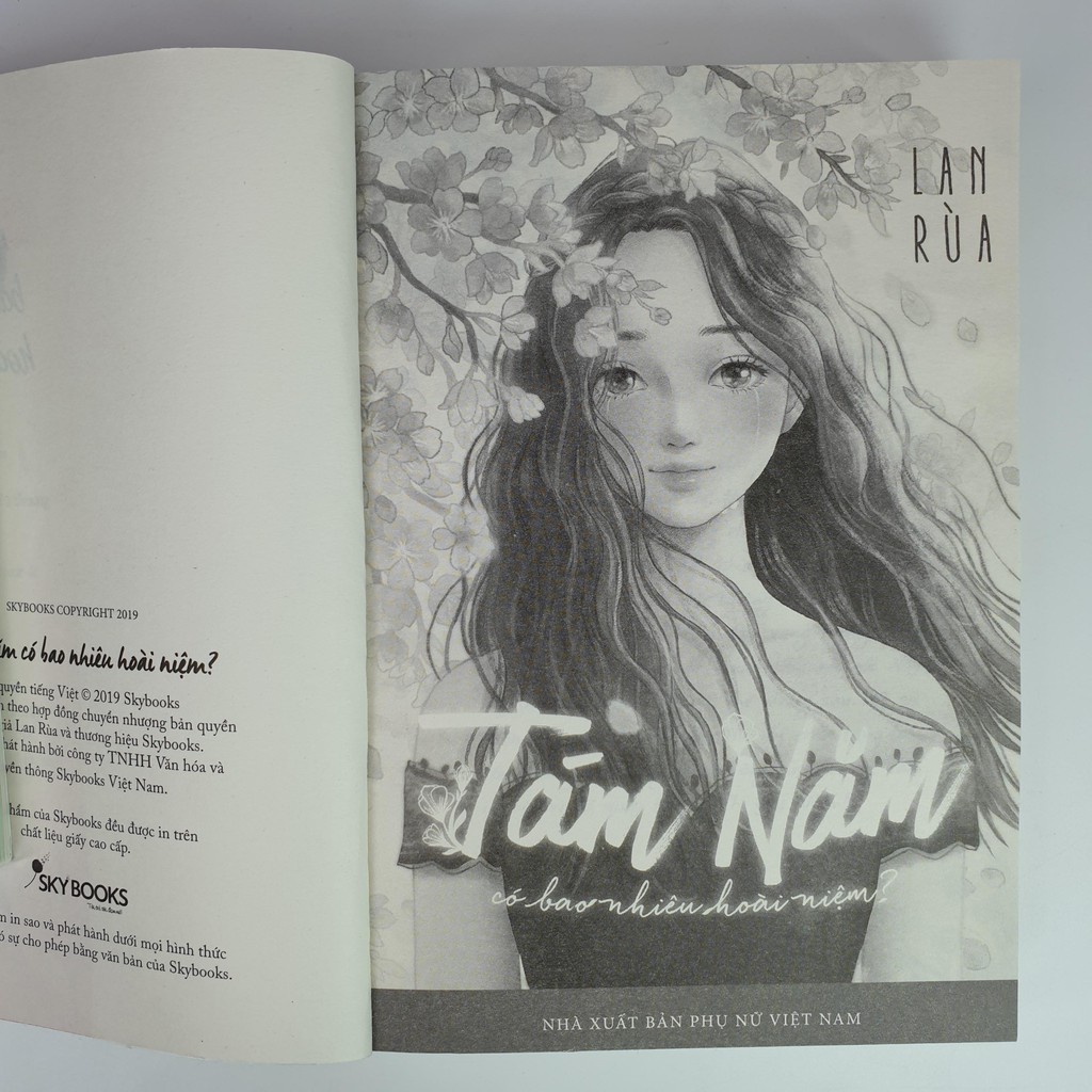 Sách - Tám Năm Có Bao Nhiêu Hoài Niệm? (Tặng kèm Postcard + Bookmark) | BigBuy360 - bigbuy360.vn