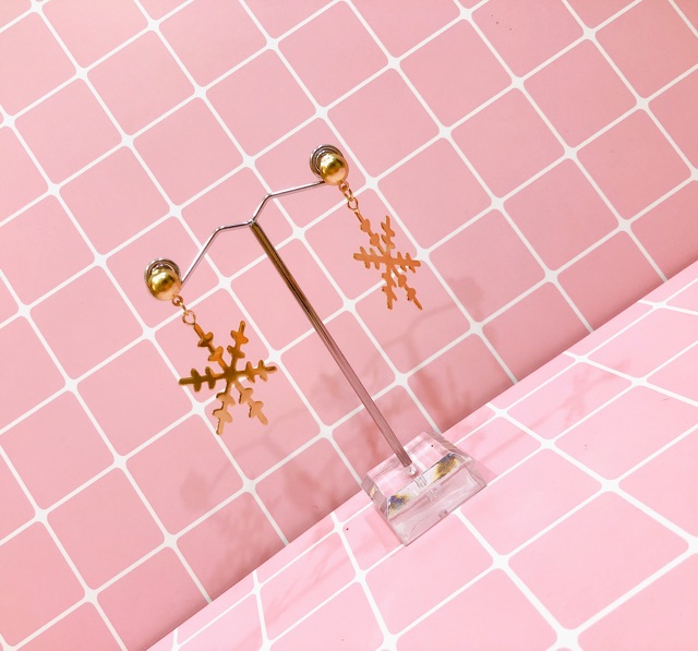 Trụ trưng hoa tai cho shop chỉ 29k