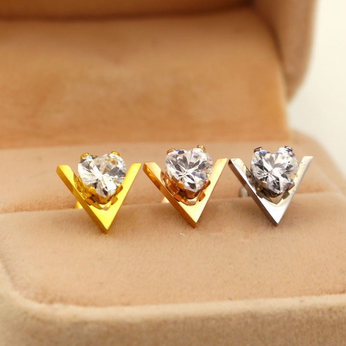 Bông Tai Titan Ko Đen Chữ V Đính Đá Nhân Tạo TT 2802