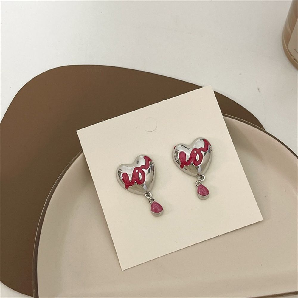 Khuyên tai hình trái tim phối tua rua cá tính cho nữ