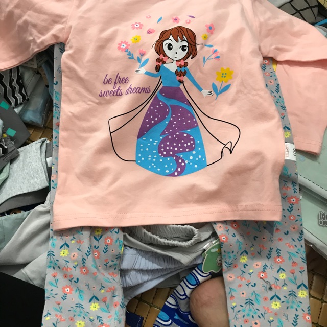 Combo 4 bộ bé gái 250k