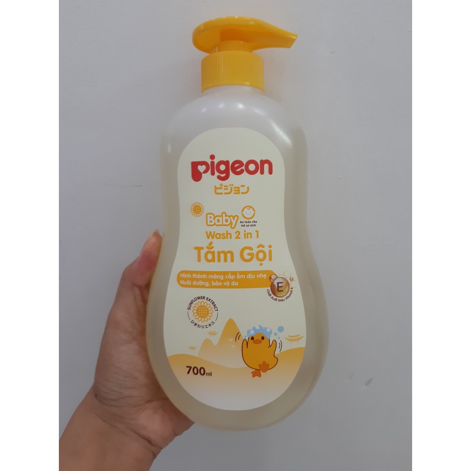 Tắm gội vàng Pigeon (2in1) 700ml (MP4609)