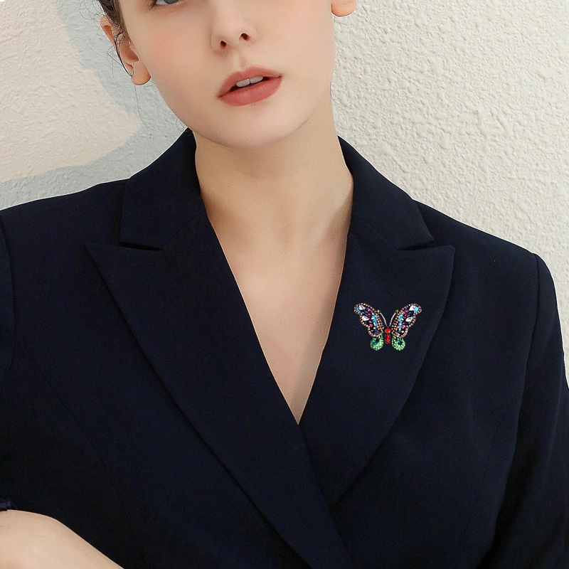 Trâm Cài Áo Hình Bướm Đính Đá Ba Chiều Dễ Phối Đồ Cho Nữ