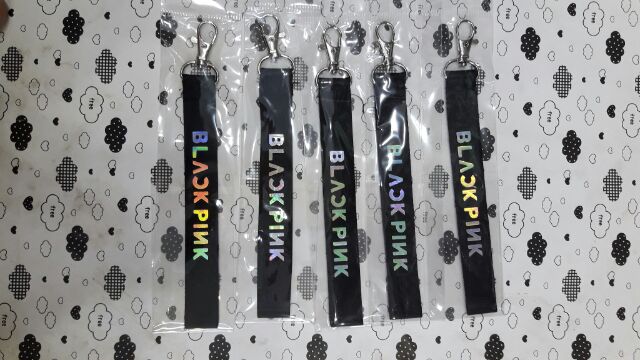 Name tag bts giá 30k/1 cái