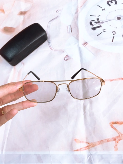 (Ảnh tự chụp) Kính Đổi Màu Mắt Chống tia UV Gọng Titan dẻo ko gãy | BigBuy360 - bigbuy360.vn