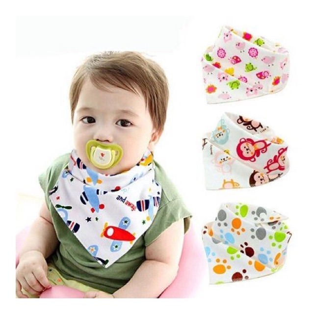 Yếm cổ tam giác cho bé