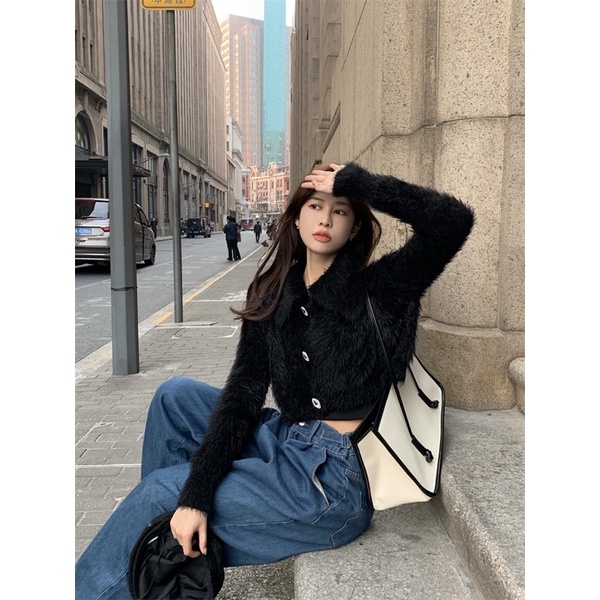 [Sẵn]Áo khoác lông đen dáng croptop