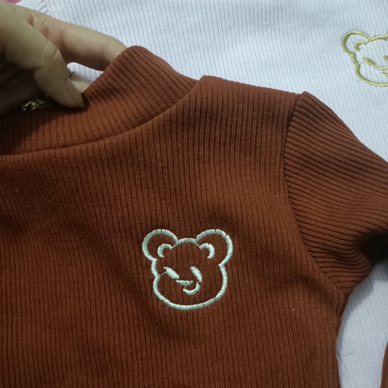 Áo len tăm gân hình gấu thêu cho bé chất đẹp