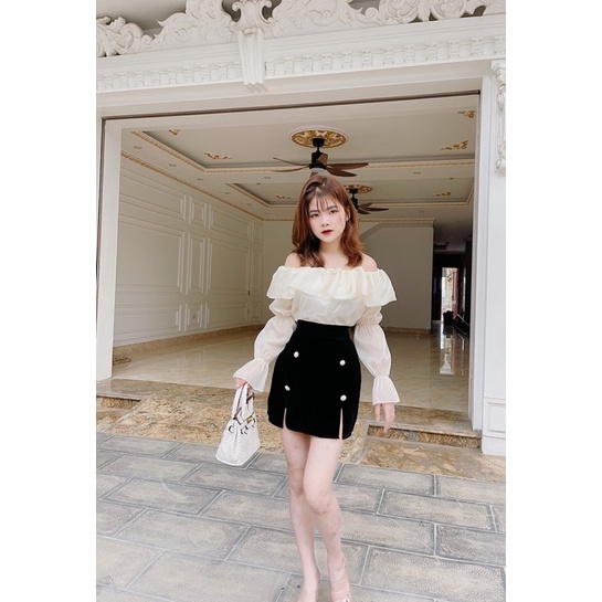 Set áo tơ trễ vai mix chân váy nhung đính khuy