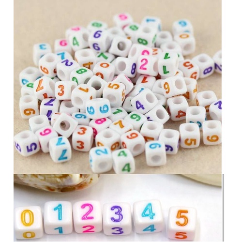 10 hạt chữ cái, CHỮ SỐ 7mm NỀN TRẮNG CHỮ MÀU đủ các chữ để chon riêng _hạt nhựa vuông đan vòng tay