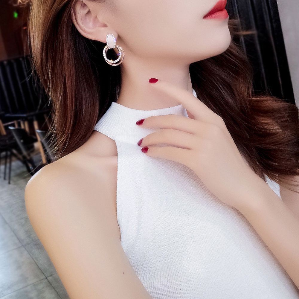 Hoa tai kiểu dáng độc đáo thời trang cho nữ