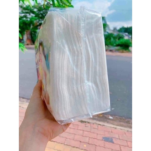 Thùng 30 gói  khăn giấy  vuông emos 100 tờ .