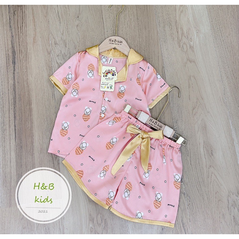 Bộ pijama lụa nơ nhiều hình bé gái