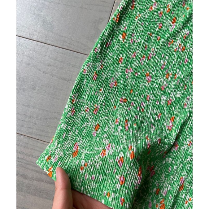 Váy ngắn hoa nhí xanh lục MNG