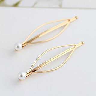 Kẹp tóc màu vàng đơn giản