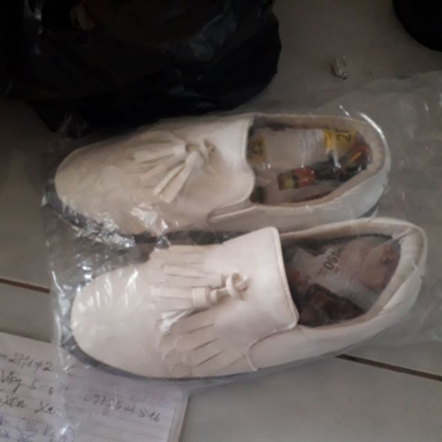 Giầy gửi chị Sáu 170