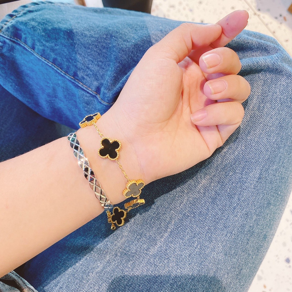 Lắc Tay Cỏ 4 Lá Titan Ko Đen TT 4411