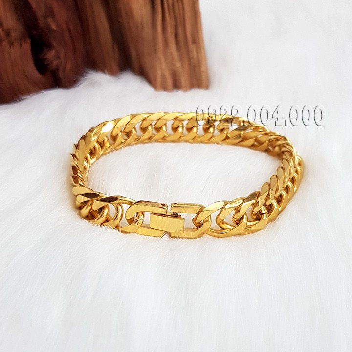 Vòng tay titan kiểu giác cạnh sang trọng lịch lãm.